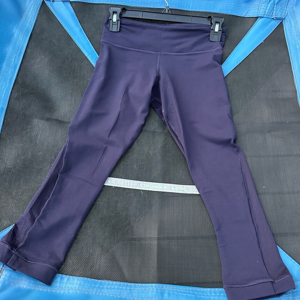 Lululemon Athletica Purple Leggings Mid Waist 3/4 Length Performance